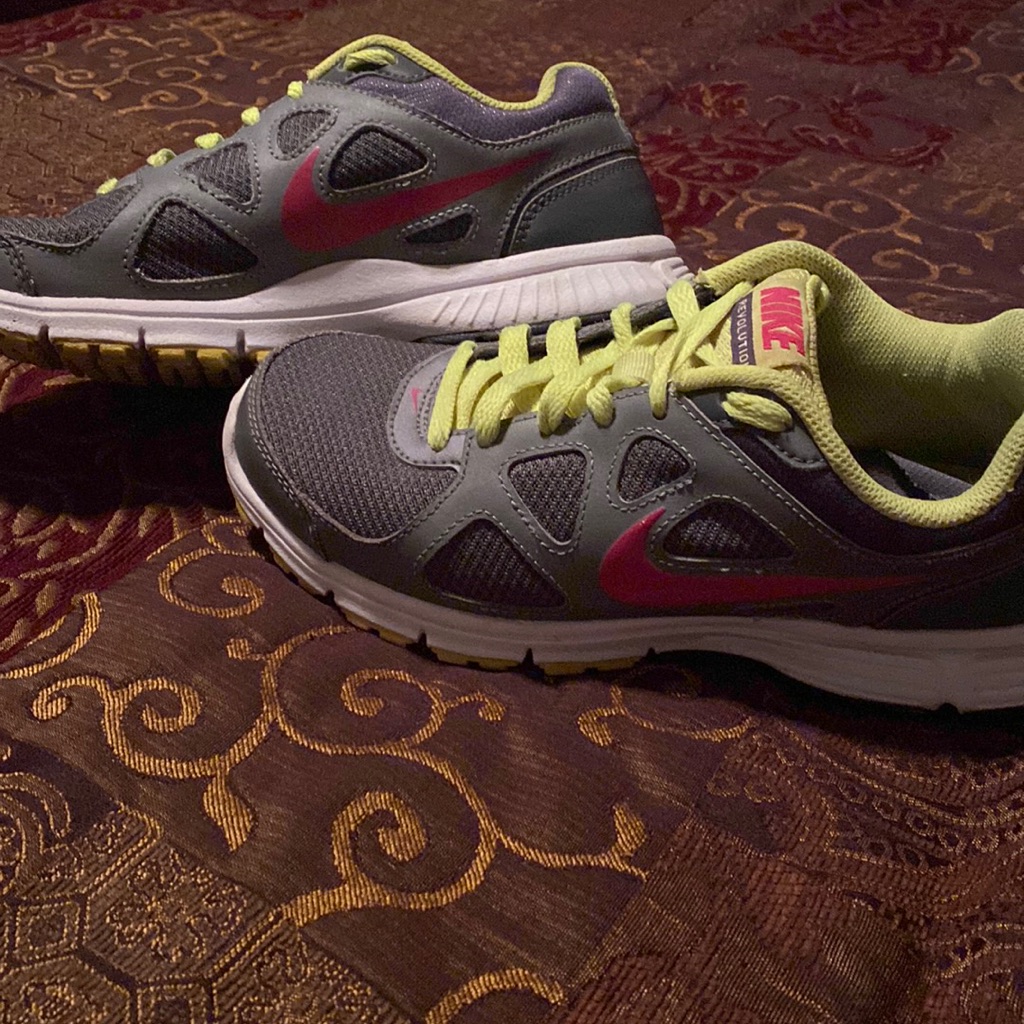 Nike Revolution